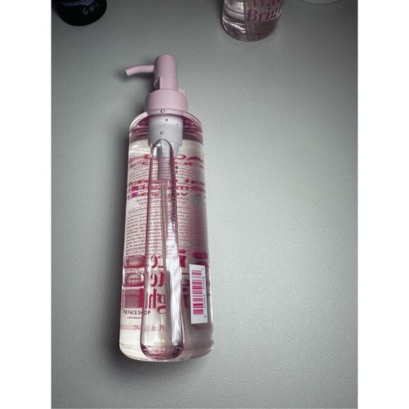 The Face Shop Rice Water Bright Light Cleansing Oil, Vegan, 5 OZ - Picture 2 of 5